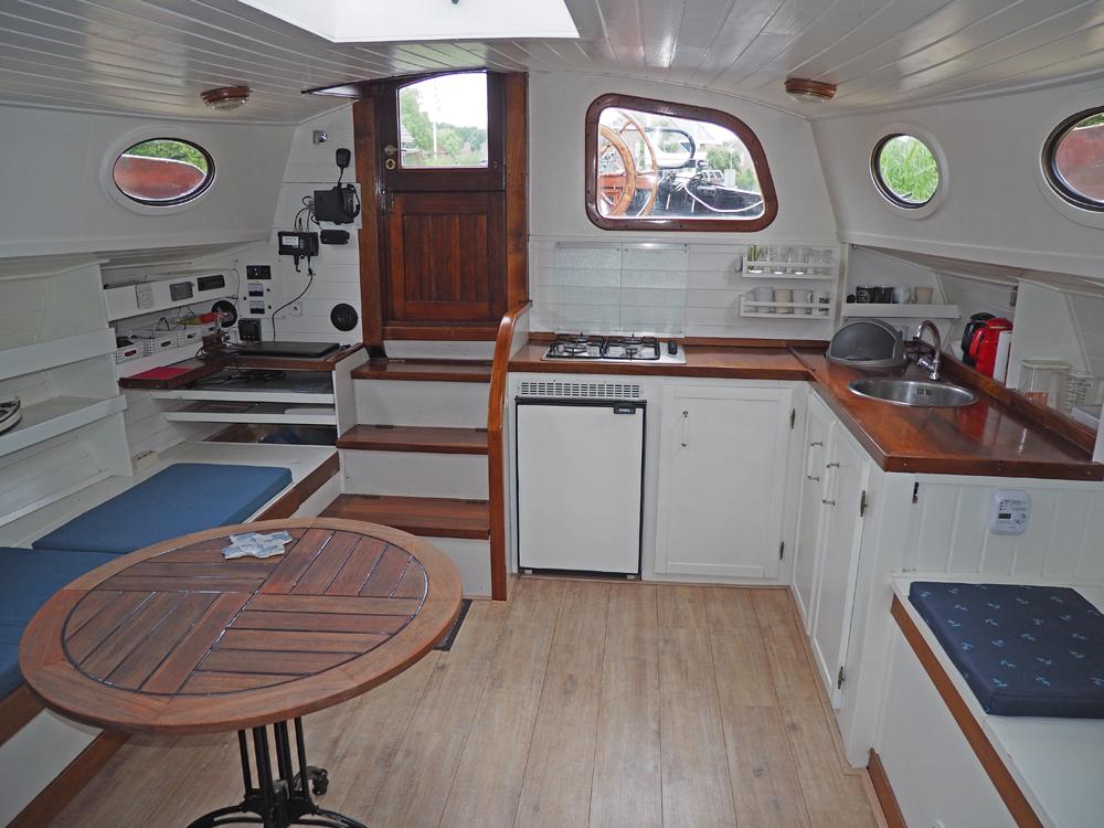 Saloon, Accommodation